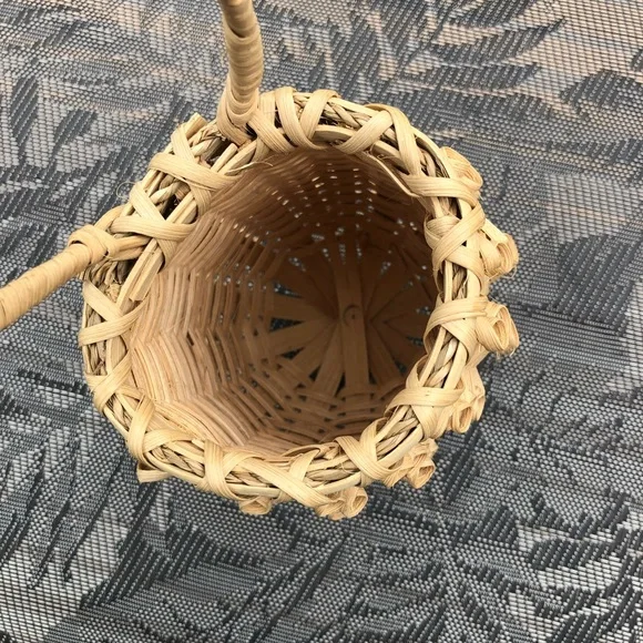 Vintage Handmade & Artist Signed Ornate Woven Pineapple Welcome Basket - Picture 4 of 7